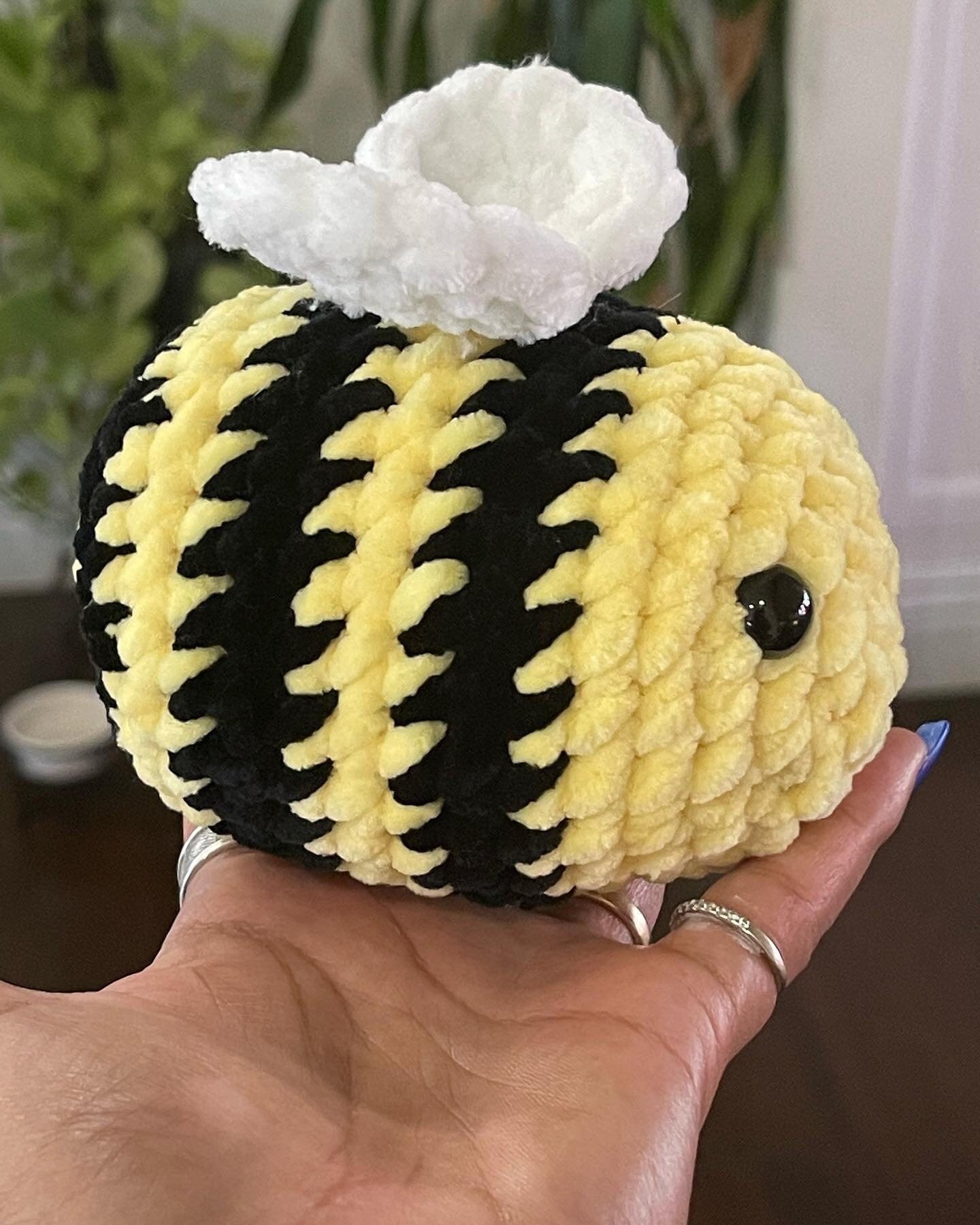 Small plush Bee - crochet